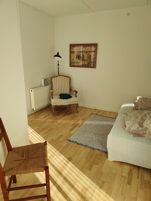 1 habitación, tabla de planchar con plancha, wifi gratis y ropa de cama