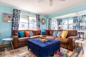 Smart TV, video games, DVD player, video library - Beach Blanket Bungalow in Pirates Beach-Beach View (galveston)