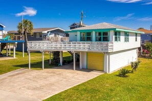 Exterior - Beach Blanket Bungalow in Pirates Beach-Beach View (galveston)