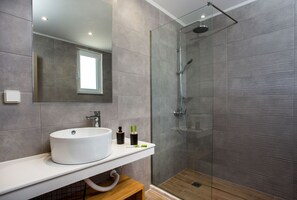 Dusche, Handtücher, Seife, Toilettenpapier