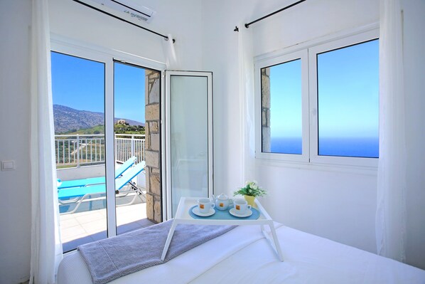 3 bedrooms, iron/ironing board, travel cot, free WiFi