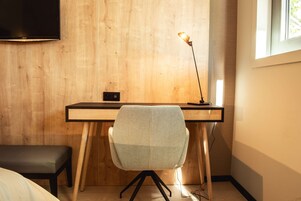 客房内保险箱、特色家居、隔音、免费 WiFi