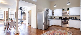 Unique Old City Loft - Minutes from Market Square