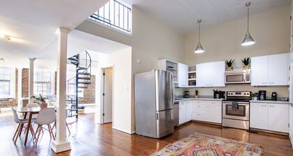 Unique Old City Loft - Minutes from Market Square