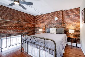 2 bedrooms, desk, iron/ironing board, free WiFi