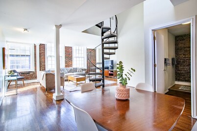 Unique Old City Loft - Minutes from Market Square