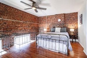 2 habitaciones, escritorio, tabla de planchar con plancha y wifi gratis