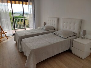 2 bedrooms, iron/ironing board, free WiFi - BANDOL, Pleasant T3 classified *** of 68 m2 for 4 people (Bandol)