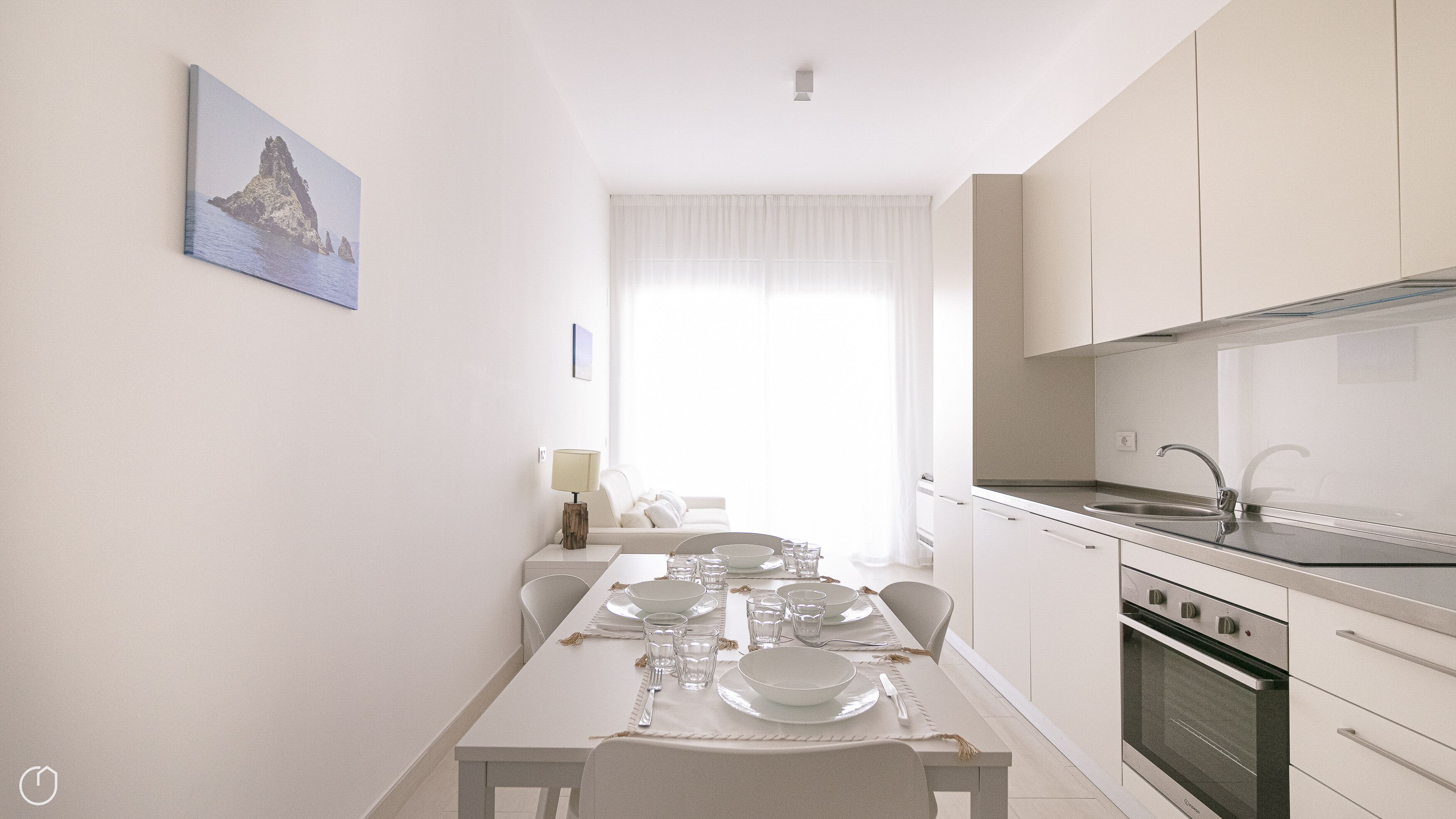 Coffee/tea maker, fridge, oven, stovetop