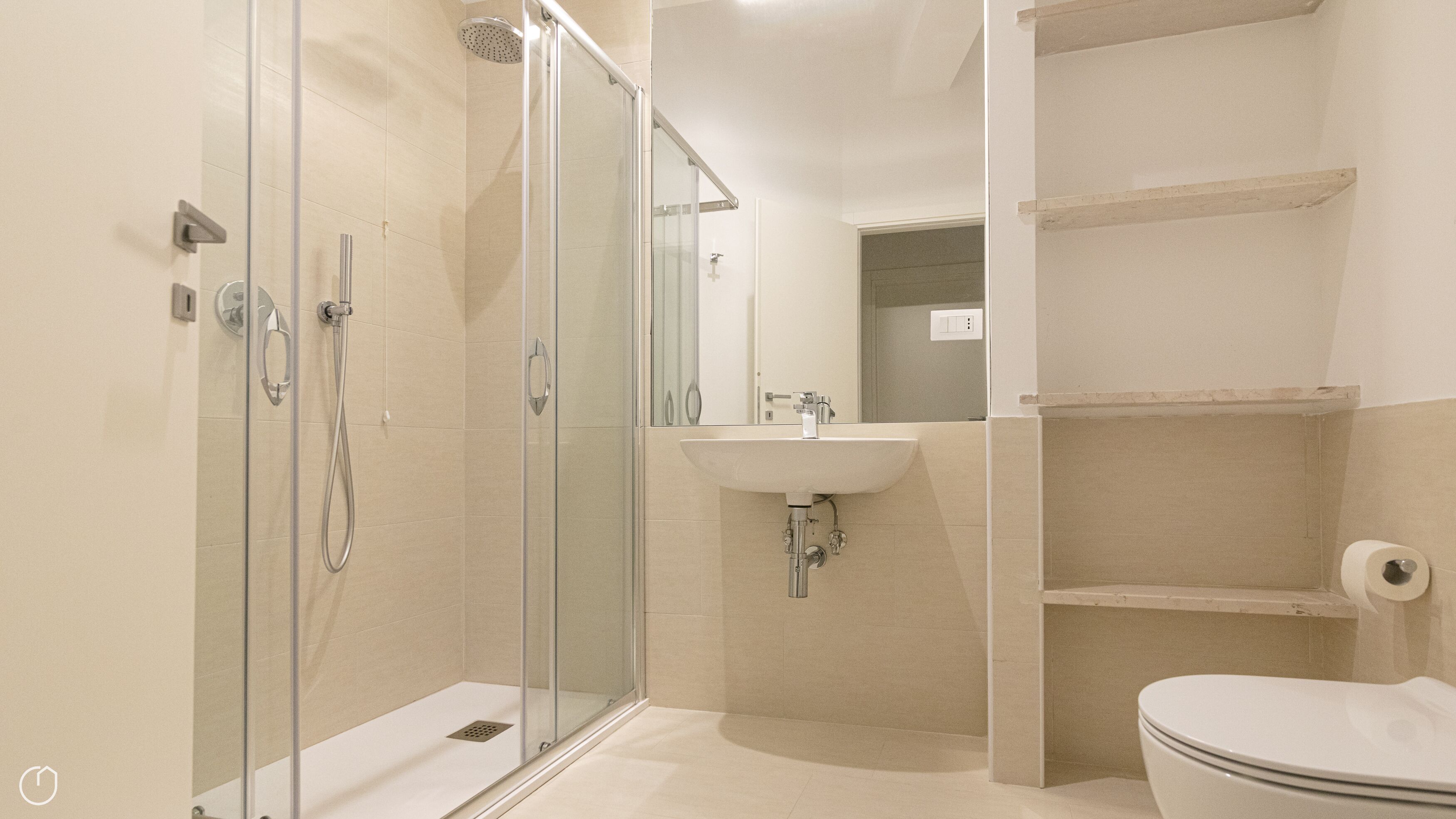 Dusche, Haartrockner, Bidet, Handtücher