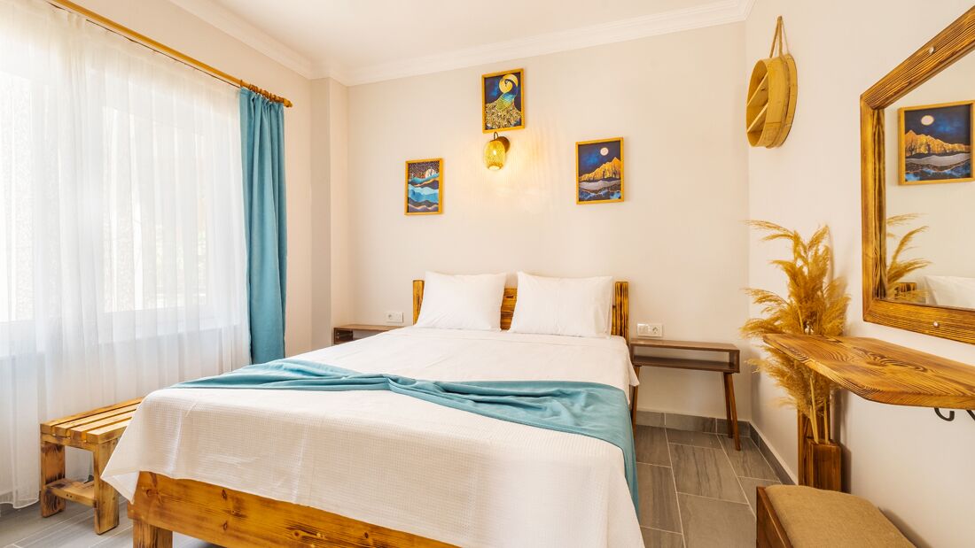 Muebles diferentes, escritorio y wifi gratis 