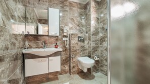 Comfort Room | Bathroom - Hridaya Kas (Kas)