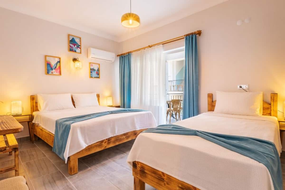 Chambre Triple Confort | Ameublement personnalisé, bureau, Wi-Fi gratuit