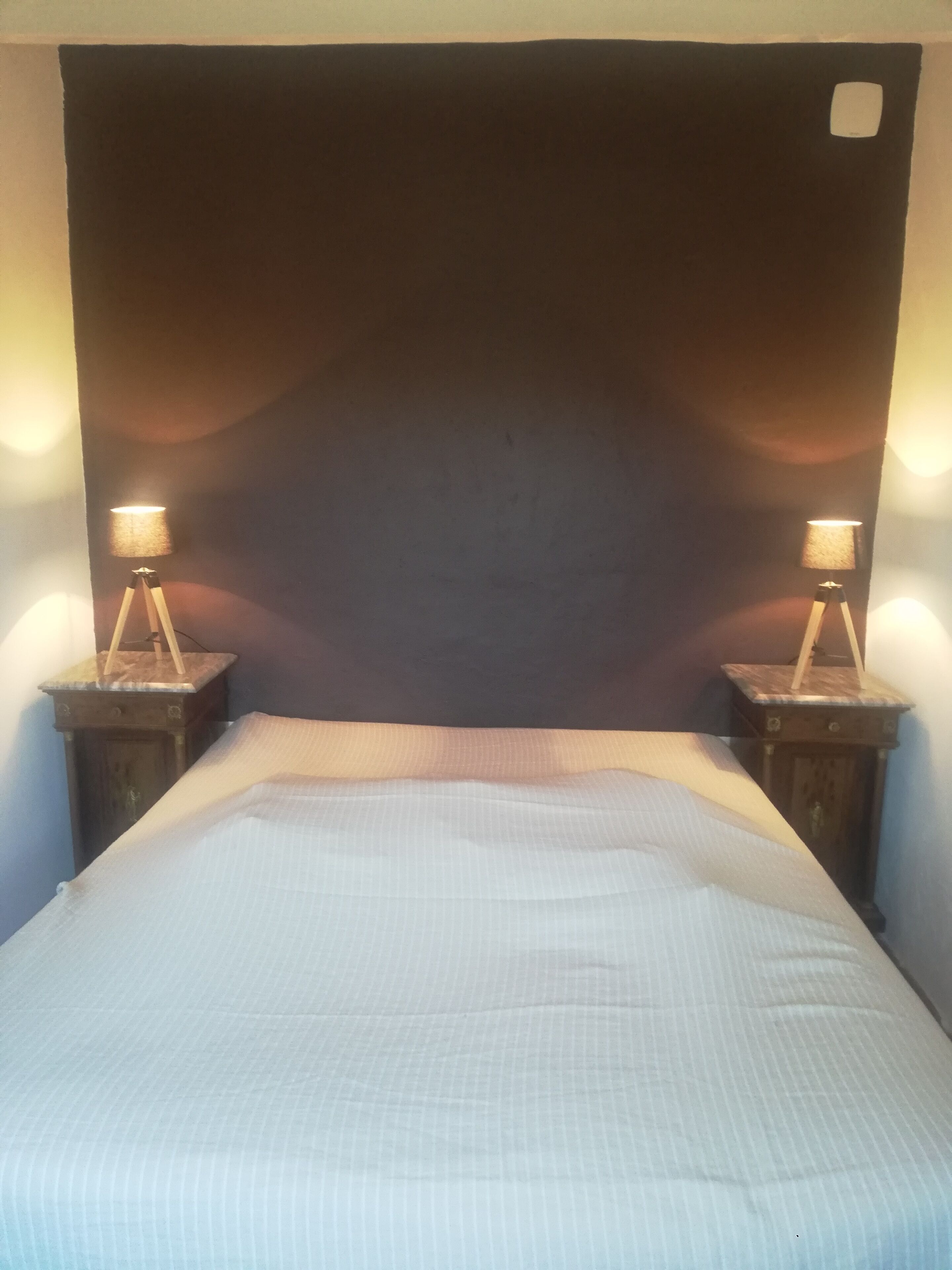 2 slaapkamers, reisbedje