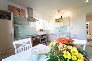 Réfrigérateur, four, plaque de cuisson, lave-vaisselle