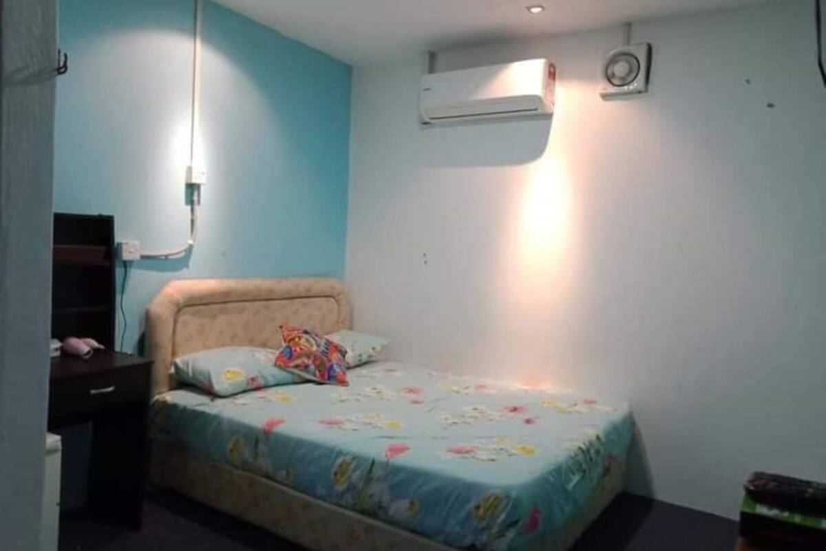 room, private bathroom | bed sheets