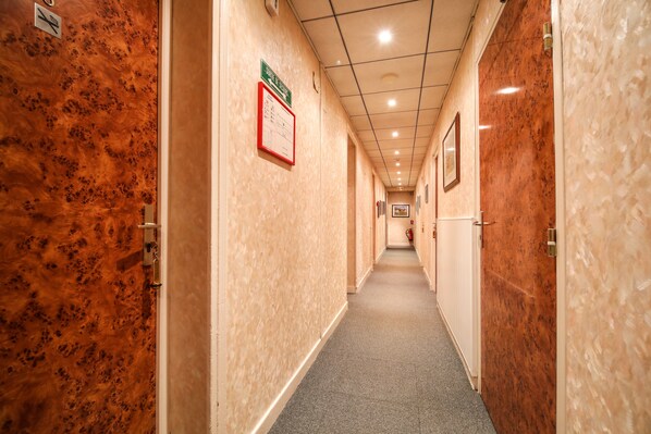 Handrails in hallways