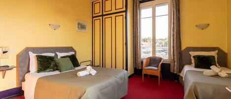 Tripla Classic | Una scrivania, lenzuola