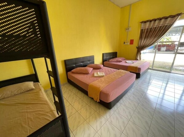 Family Room | Free WiFi, bed sheets