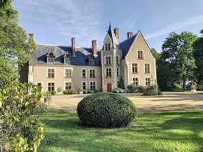 Exterior - L'abeaupinière (Reboursin)