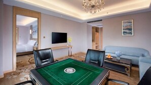 A hotel room with a green felt pool table, a television, a sofa, and a chandelier. - Vienna International Hotel (Dongguan Hongmei Town) (Dongguan)