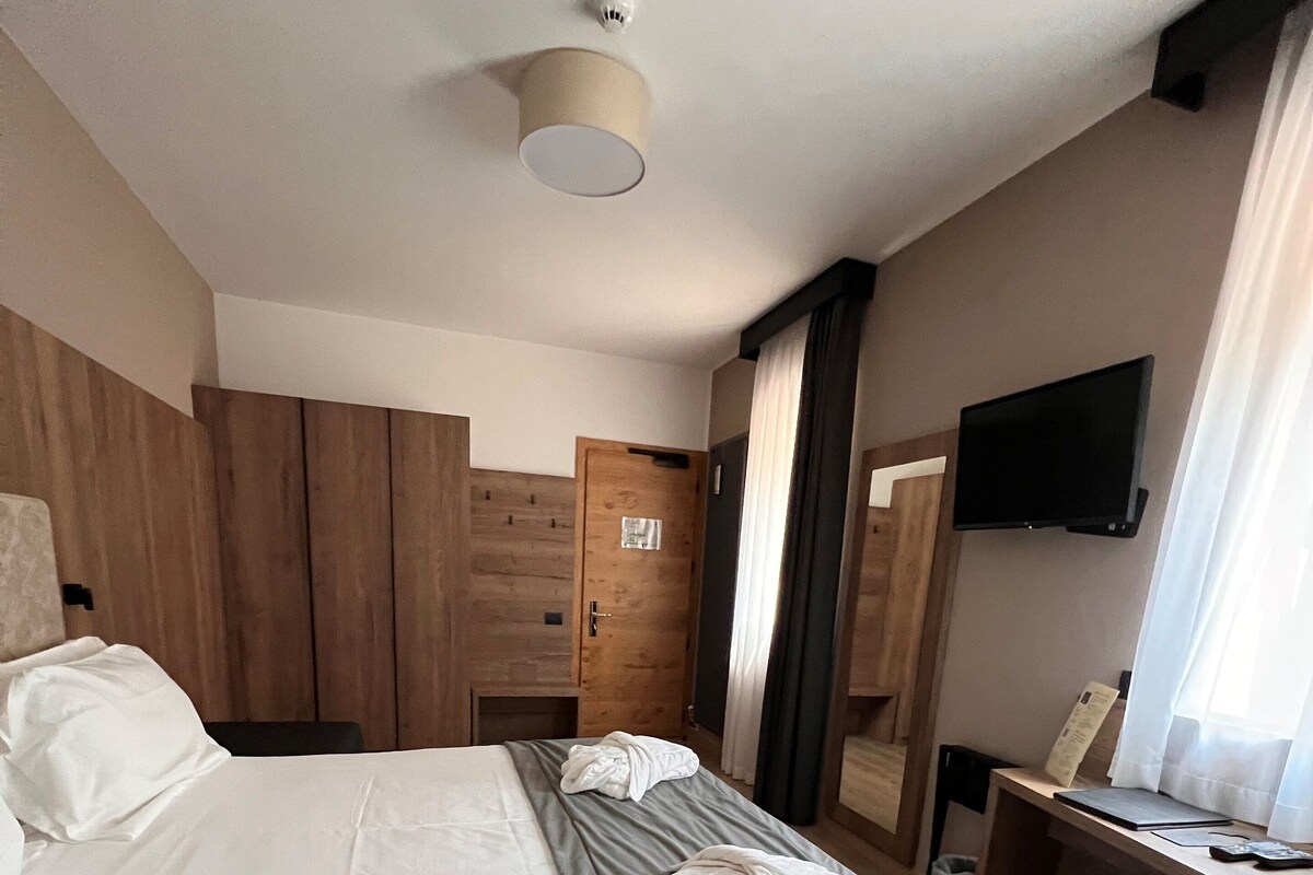 豪華三人房 | 意大利 Frette 床單、高級寢具、羽絨被、記憶棉床墊