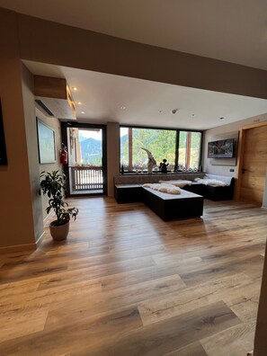 32-吋智慧型電視、衛星頻道、電視、首輪電影