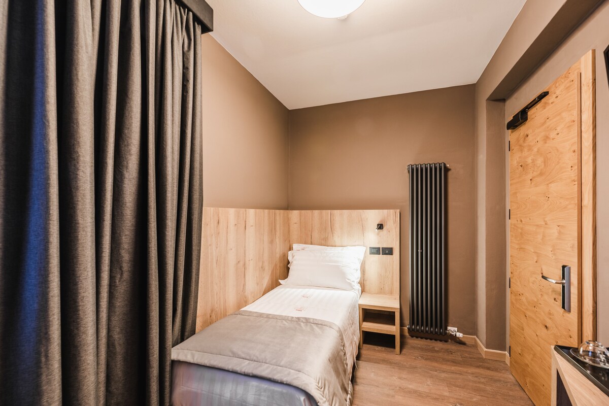 行政單人房 | 意大利 Frette 床單、高級寢具、羽絨被、記憶棉床墊