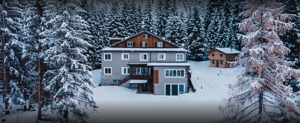 Front of property - Chalet Queen (Canazei)