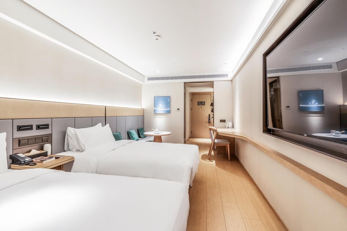 Twin Room with View