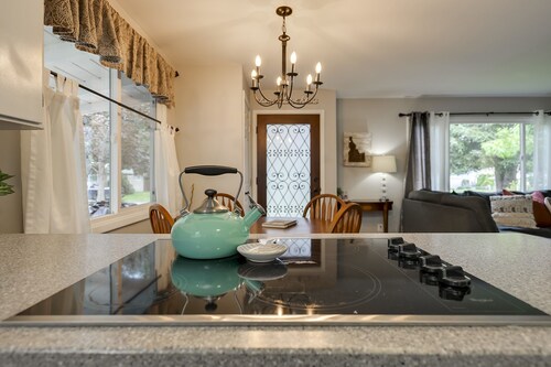 Downtown Coeur d'Alene Charmer