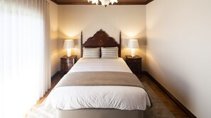 7 bedrooms, iron/ironing board, travel cot, free WiFi