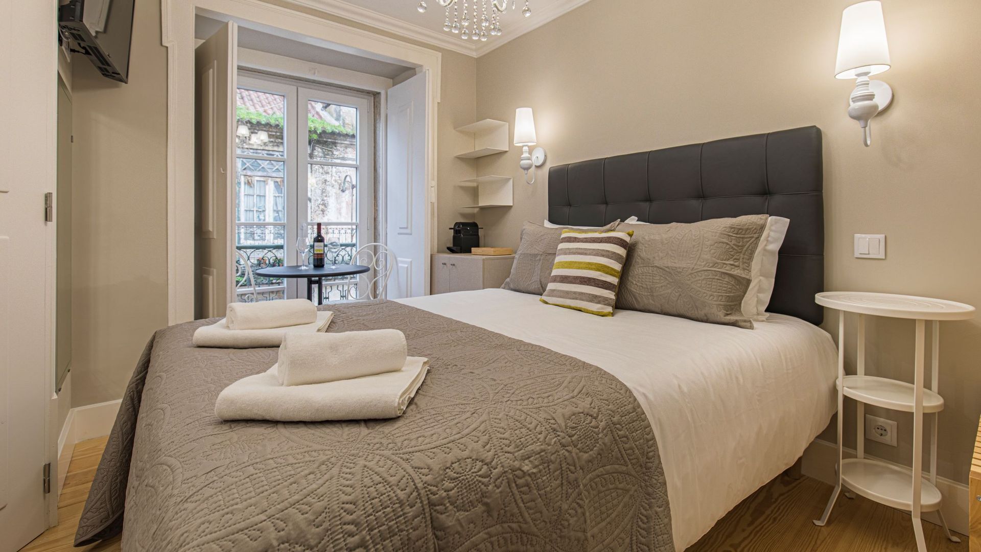 Free WiFi, bed sheets