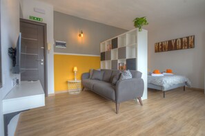 1 habitación, tabla de planchar con plancha, wifi gratis y ropa de cama