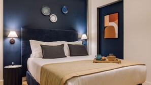 1 habitación, tabla de planchar con plancha y cuna de viaje 