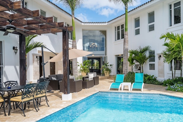 Outdoor pool, pool umbrellas, sun loungers