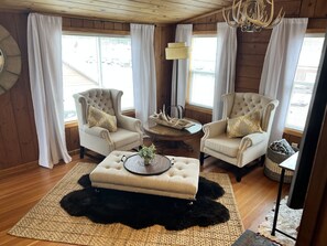 Smart TV, fireplace, DVD player, printers