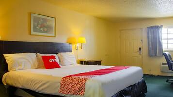 Iron/ironing board, free WiFi, bed sheets