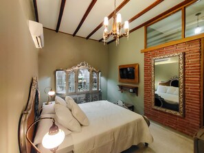 Deluxe Room, 1 Queen Bed | Hypo-allergenic bedding, minibar, free WiFi, bed sheets - Scalea Di Mare Boutique Hotel - Hostel (Cartagena)