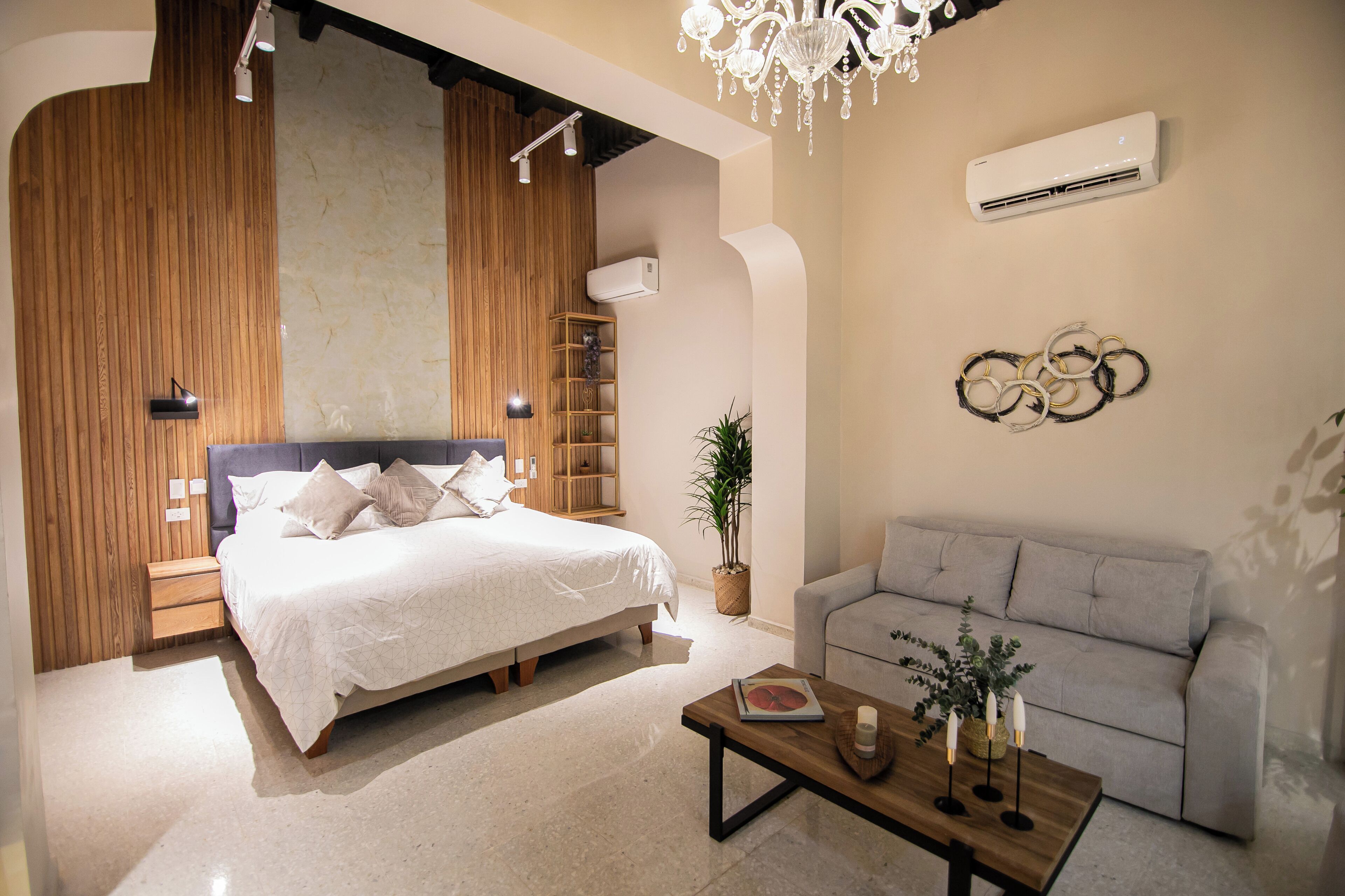 Ropa de cama hipoalergénica, minibar, wifi gratis y ropa de cama 