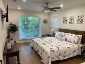 5 bedrooms, desk, travel cot, WiFi - Waterfront 5/3 roomy home, constant level Lake LBJ, jet ski ramp & covered porch (Kingsland)