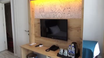 Standard-Zweibettzimmer, 2 Einzelbetten | Fernseher