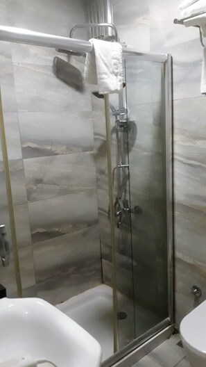 Suite superior | Baño | Ducha y cabezal de ducha tipo lluvia