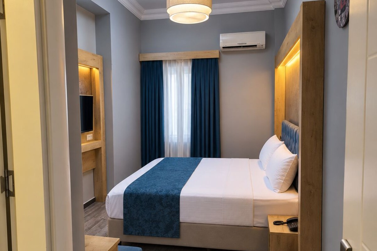 Standard Double Room, 1 Double Bed | Egyptian cotton sheets, premium bedding, minibar, in-room safe