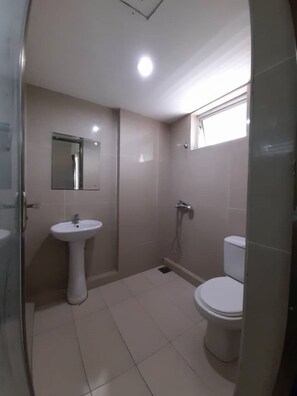 Room, 2 Bedrooms | Bathroom | Shower, towels - Hotel O Sena Home Homestay #819 (Miri)