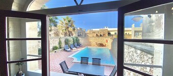 Villa Rossa Gozo ❤ 5 bedroom ensuite w pool & jacuzzi