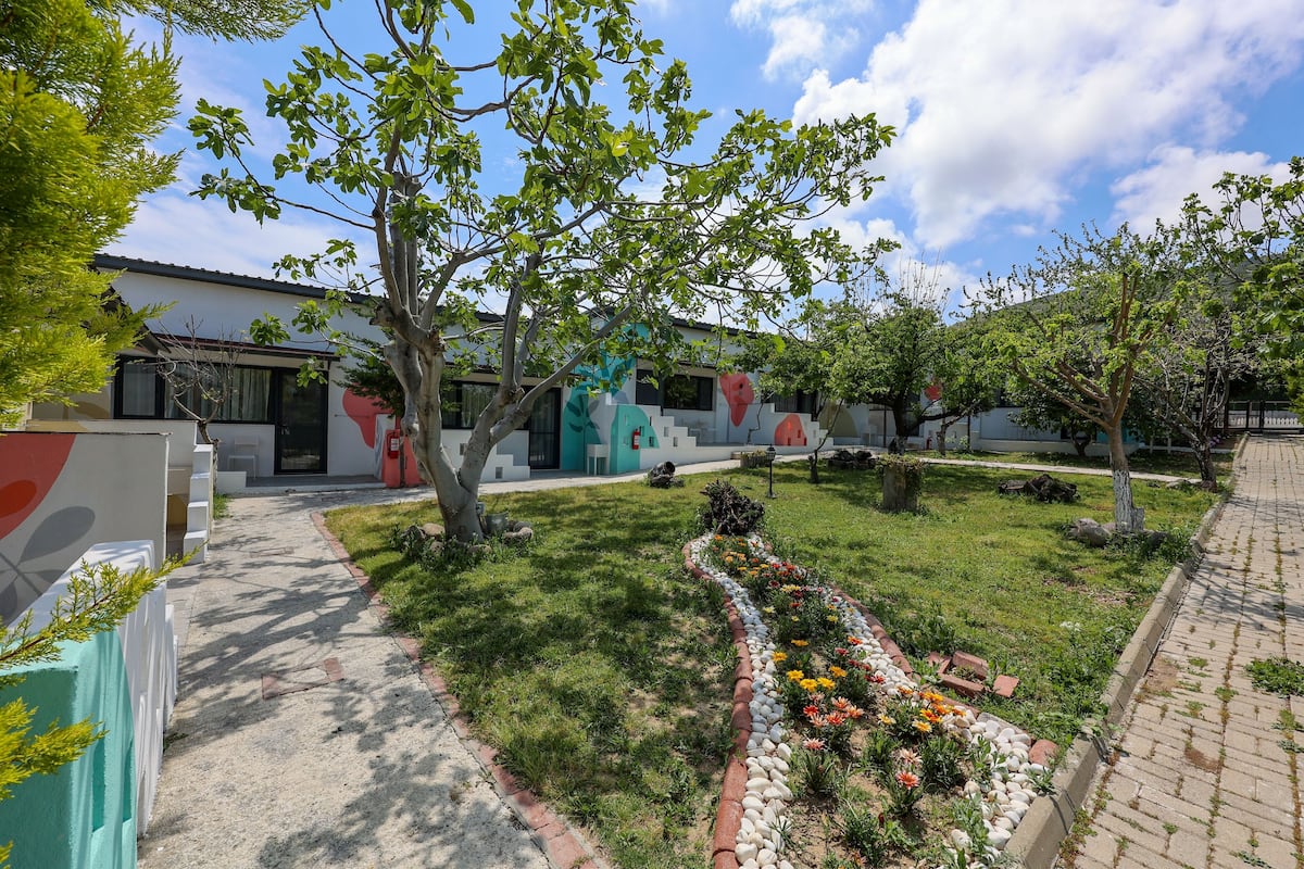 Szoba kétszemélyes vagy két külön ággyal | Kertre néző