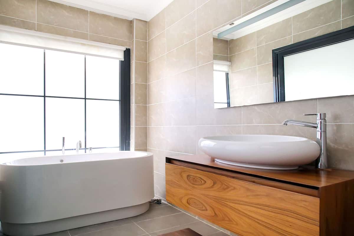 Junior lakosztály | Fürdőszoba | Ingyenes piperecikkek, hajszárító, papucsok és törölközők