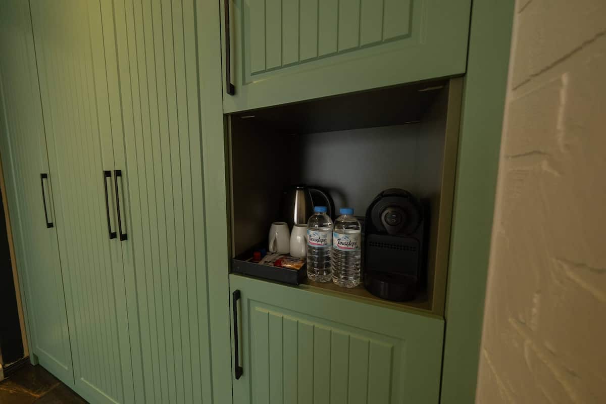 Szoba kétszemélyes vagy két külön ággyal | 1 hálószoba, minibár (részben ingyenes) és széf a szobában