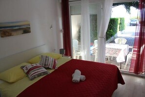 1 bedroom, free WiFi, bed sheets